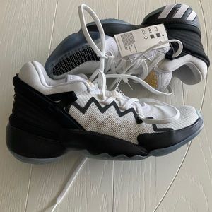 ADIDAS D.O.N. ISSUE #2 BASKETBALL SHOES
Black White Gold
Men’s size - 7.5